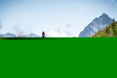 traileuse sur les sentiers de montagne de Tignes